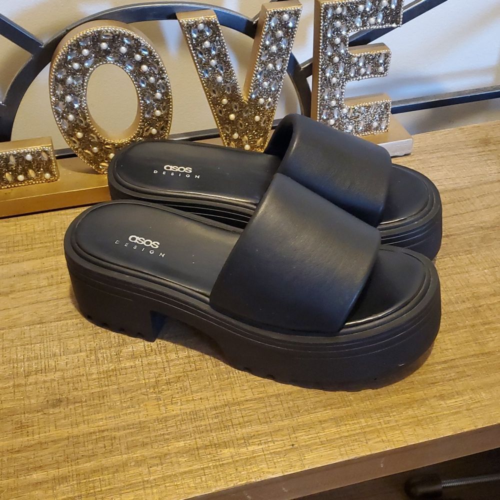 ASOS Women's Y2K Style Chunky Black Comfy Lug Sole Slip On Slide Sandals Sz 7/38 - Picture 2 of 10